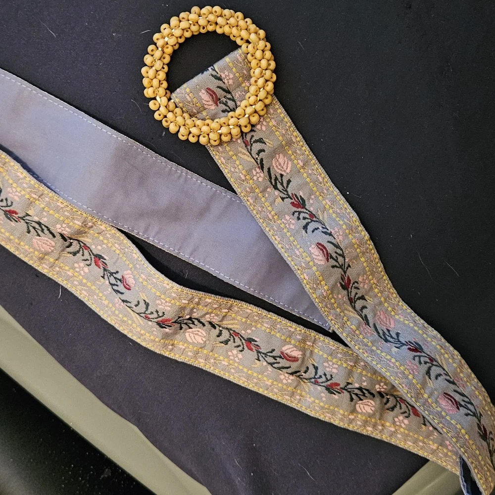 POL Beaded Belt - Picture 5 of 6